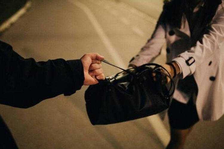 Συνελήφθη ένας 48χρονος που άρπαζε τσάντες πεζών γυναικών σε Παγκράτι και Δάφνη