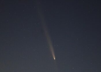 «Έσκισε» τον ουρανό της Αττικής ο «κομήτης του αιώνα» – Εντυπωσιακές φωτογραφίες