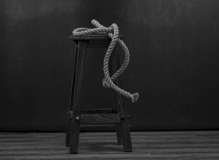 Τραγωδία στην Αχαΐα: Βρήκε τον 47χρονο σύζυγό της κρεμασμένο