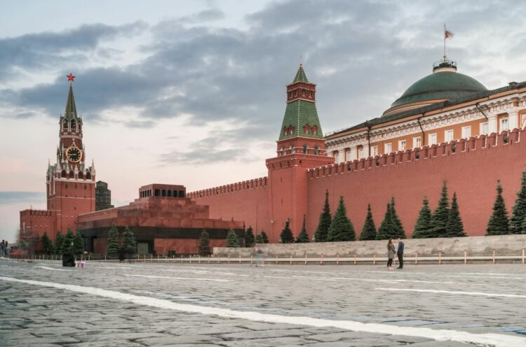 Η ρωσική πρεσβεία στη Νορβηγία μειώνει το προσωπικό στο προξενείο της σε μόλις δύο μέλη