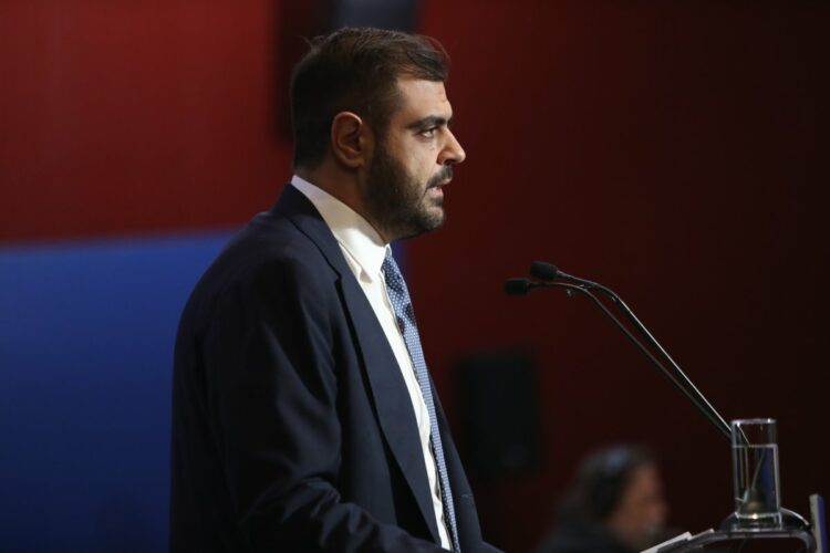 Μαιρνάκης - Μαρινάκη