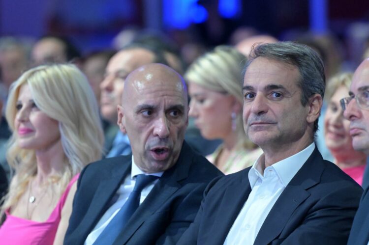 Μητσοτάκης και υπουργοί στην εκδήλωση Μπρατάκου για τις εκλογές του ΕΒΕΑ