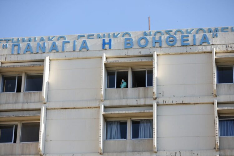 Αγωνία για τη 12χρονη που παρασύρθηκε από ΙΧ στο Αγρίνιο: Δίνει μάχη για να κρατηθεί στη ζωή