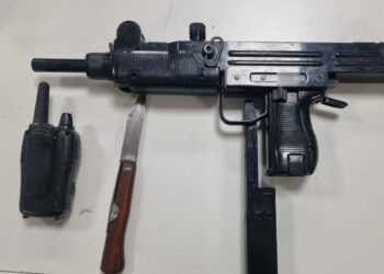 Ομόνοια: Κυκλοφορούσε με ρέπλικα πολεμικό όπλο