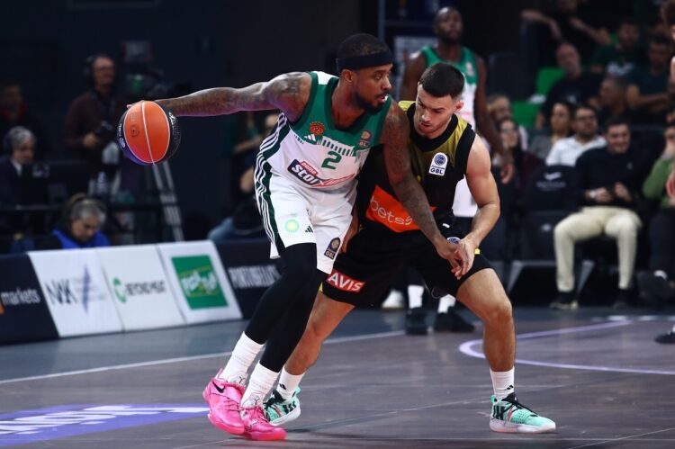 Εύκολη νίκη του Παναθηναϊκού επί της ΑΕΚ στο glass floor του ΟΑΚΑ