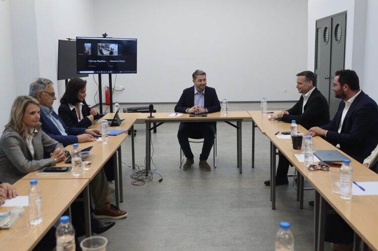 ΠΑΣΟΚ: Η πρεμιέρα του Πολιτικού Κέντρου, τα καρφιά του Χάρη και της Άννας και ένα άτυπο «consensus»