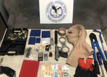 Πάτρα: Σύλληψη δυο ανδρών για παραβάσεις της νομοθεσίας περί ναρκωτικών και όπλων (photo)