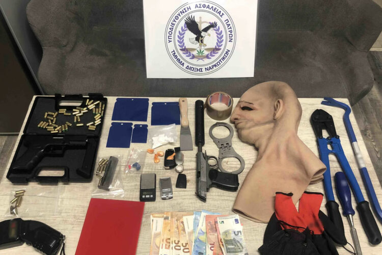 Πάτρα: Σύλληψη δυο ανδρών για παραβάσεις της νομοθεσίας περί ναρκωτικών και όπλων (photo)