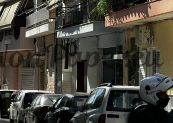 Περιστέρι: Άνδρας ταμπουρώθηκε σε σπίτι ψυχιάτρου και απειλεί να αυτοκτονήσει – Συναγερμός στην Αστυνομία