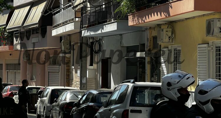 Περιστέρι: Άνδρας ταμπουρώθηκε σε σπίτι ψυχιάτρου και απειλεί να αυτοκτονήσει – Συναγερμός στην Αστυνομία