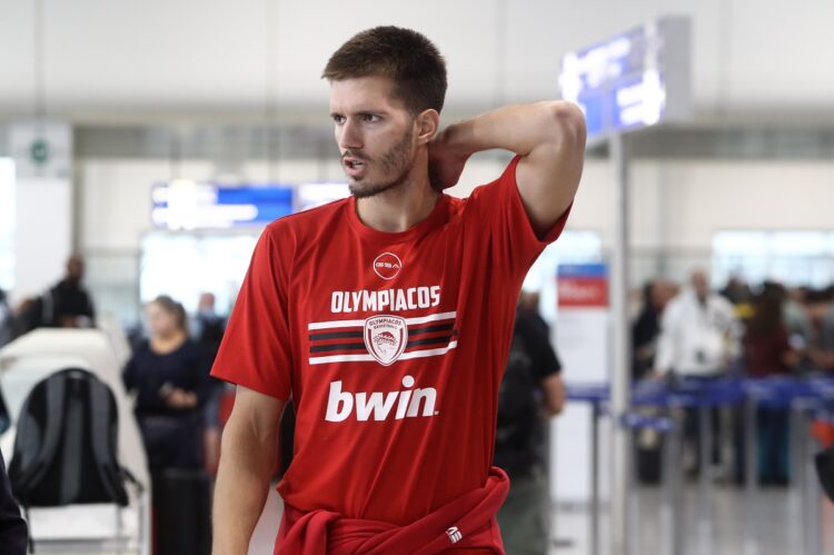 Ο Ολυμπιακός παραχώρησε με δανεισμό τον Πετρούσεφ στον Ερυθρό Αστέρα