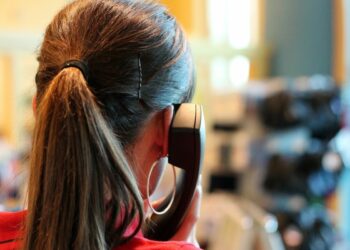 Καλαμάτα: Σύλληψη 30χρονης για τηλεφωνική απάτη – Πώς κατάφερε να «ξαφρίσει» το λογαριασμό ξενοδοχοϋπαλλήλου