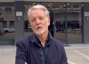 Paul Lowe: Σοκ από την άγρια δολοφονία του γνωστού Βρετανού φωτορεπόρτερ – Συνελήφθη ο γιος του