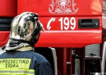 Πυρκαγιά σε υπαίθριο χώρο στη Λ. Αθηνών – Επί ποδός η Πυροσβεστική