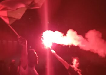 Καπνογόνα και συνθήματα υπέρ της Παλαιστίνης και του Λιβάνου στην αντινατοϊκή πορεία στο κέντρο (Video)