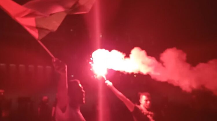 Καπνογόνα και συνθήματα υπέρ της Παλαιστίνης και του Λιβάνου στην αντινατοϊκή πορεία στο κέντρο (Video)