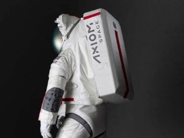 NASA: Οι αστροναύτες θα φορούν Prada στην αποστολή της Σελήνης (Photo)