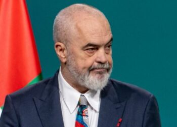 Επεισόδια σε αντικυβερνητική διαδήλωση στα Τίρανα – 13 τραυματίες