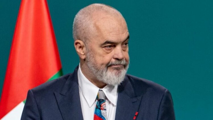 Επεισόδια σε αντικυβερνητική διαδήλωση στα Τίρανα – 13 τραυματίες