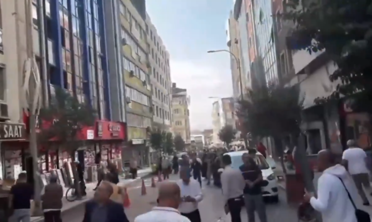 Κατέρρευσαν κτίρια από τον σεισμό 5,9 Ρίχτερ στην ανατολική Τουρκία – Ξύπνησαν εφιάλτες για τους κατοίκους