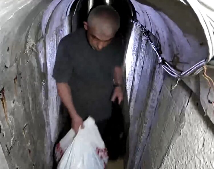 Βίντεο με τον Σινουάρ να καταφεύγει σε τούνελ πριν την επίθεση της 7ης Οκτωβρίου