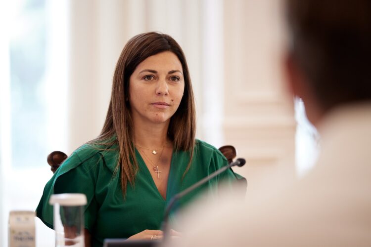 Σοφία Ζαχαράκη: Διπλασιάζεται το μηνιαίο επίδομα αναδοχής για παιδιά με αναπηρία