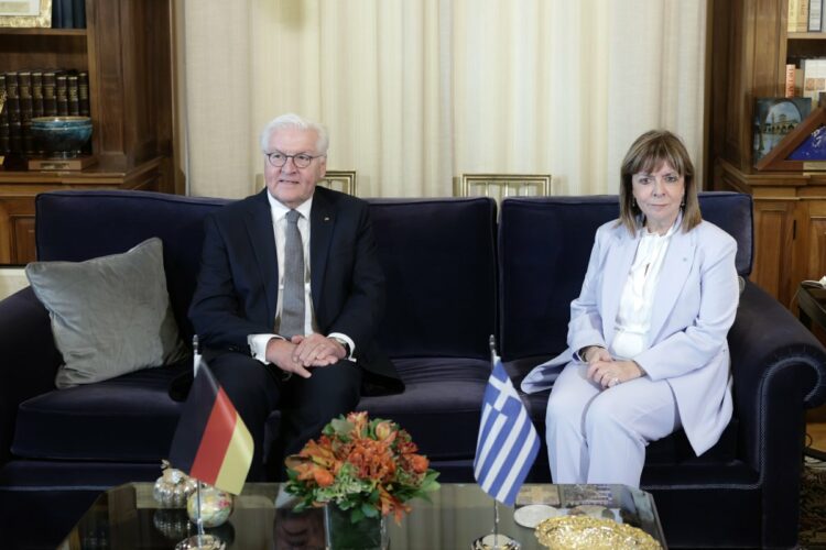 Θέμα γερμανικών αποζημιώσεων έθεσε η Σακελλαροπούλου στον Σταϊνμάιερ -«Το θέμα θεωρείται λήξαν», της απάντησε (video)