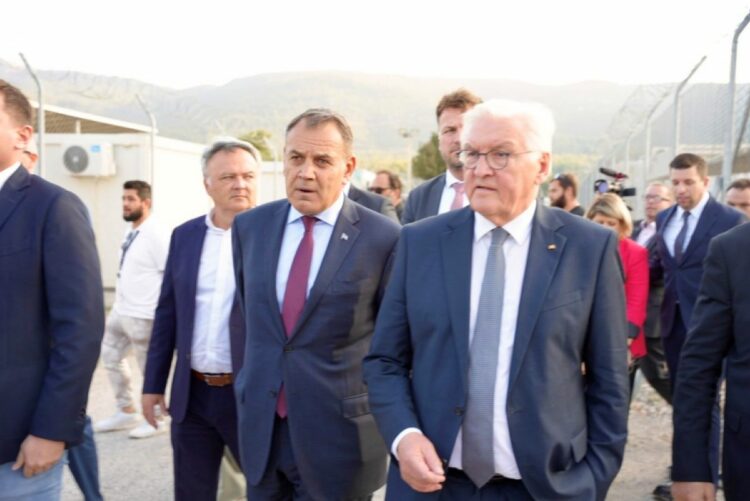 Στη δομή μεταναστών της Μαλακάσας ο Σταϊνμάιερ (photos)