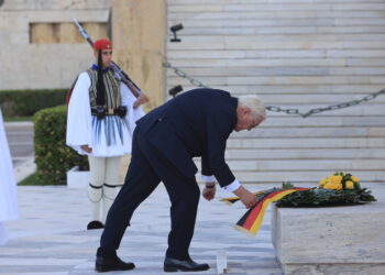 Στην Αθήνα ο Σταϊνμάιερ – Κατέθεσε στεφάνι στον Άγνωστο Στρατιώτη