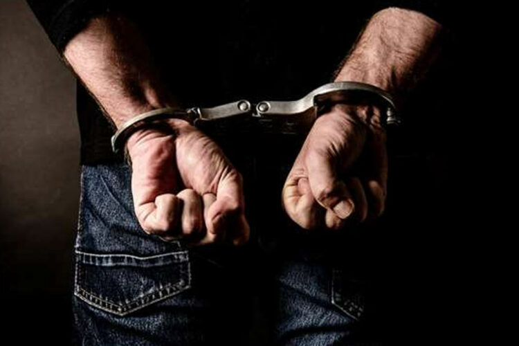 παράνομες υιοθεσίες