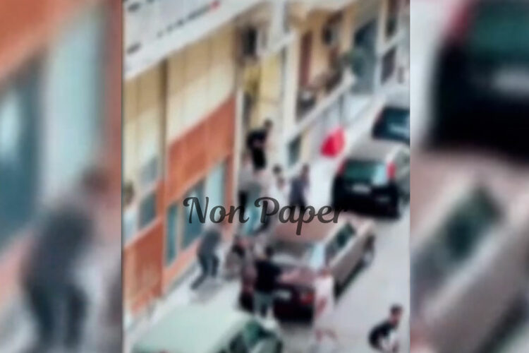 Βίντεο ντοκουμέντο: Άγριο ξύλο με ρόπαλα στον Άγιο Παντελεήμονα – Ανησυχία στην περιοχή