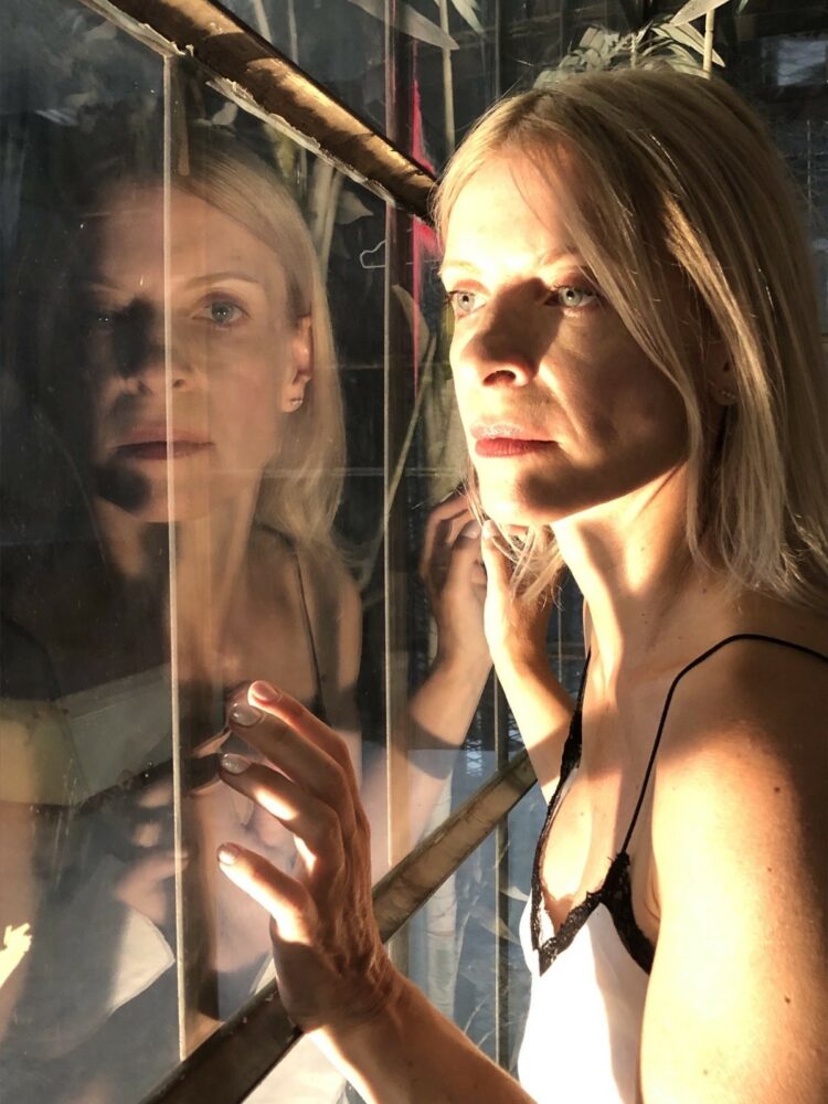 «Η κίτρινη ταπετσαρία»: Ένα έργο – φόρος τιμής για το φεμινιστικό κίνημα στο Θέατρο Αλκμήνη