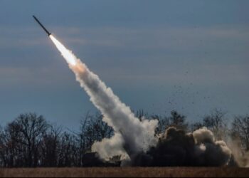 Τουλάχιστον τρεις νεκροί και δύο τραυματίες από ρωσικά πλήγματα σε Χάρκοβο και Κίεβο