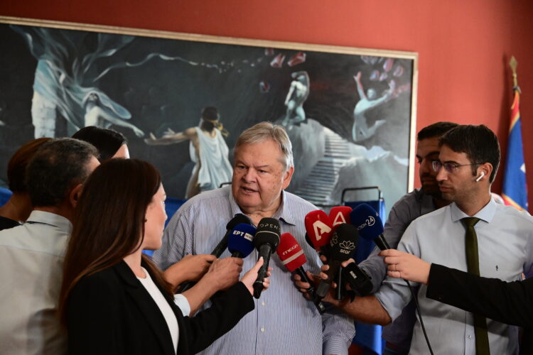 Βενιζέλος: Το ΠΑΣΟΚ οφείλει να γίνει ο άλλος πόλος εξουσίας