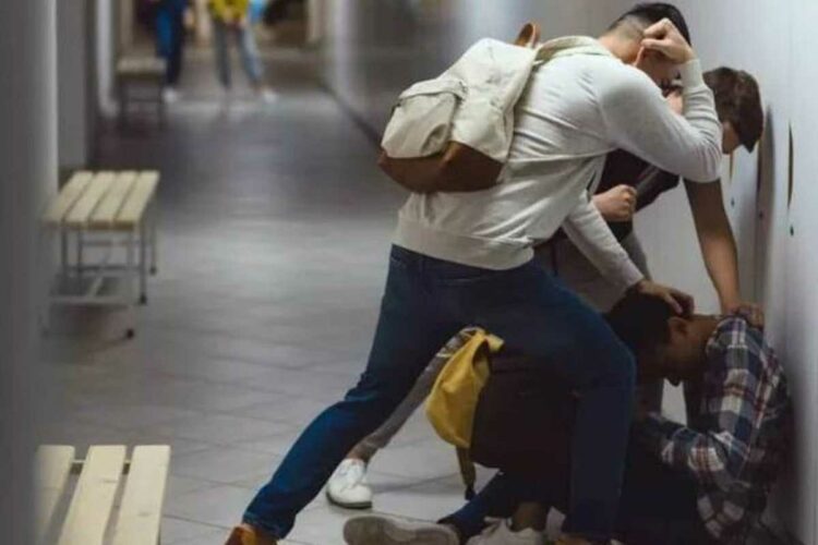 Σοβαρό επεισόδιο μεταξύ μαθητών στο ΕΠΑΛ Βάρης: Στο νοσοκομείο 17χρονος, «χειροπέδες» σε δύο ανήλικους