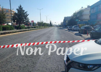 Συναγερμός στις Αρχές : Τηλεφώνημα για βόμβα σε καταστήματα στη λεωφόρο Βουλιαγμένης (Photo)