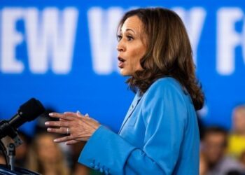 Κάμαλα Χάρις: Αποκάλυψε ότι διαθέτει ημιαυτόματο πιστόλι Glock και έχει πυροβολήσει ήδη μ’ αυτό, αλλά «σε σκοπευτήριο»