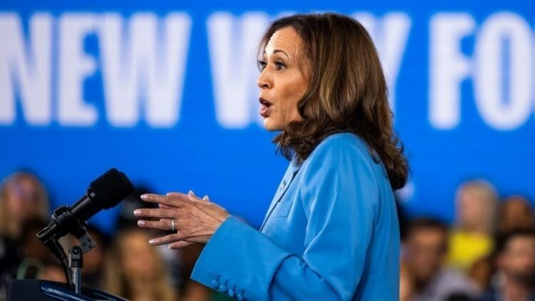 Κάμαλα Χάρις: Αποκάλυψε ότι διαθέτει ημιαυτόματο πιστόλι Glock και έχει πυροβολήσει ήδη μ’ αυτό, αλλά «σε σκοπευτήριο»