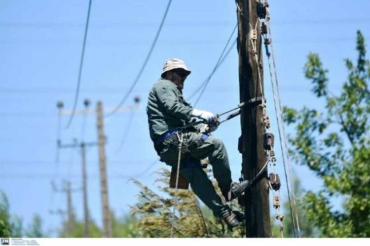 Ταυτοποιήθηκε ο άνδρας που επιτέθηκε σε υπαλλήλους του ΔΕΔΔΗΕ στην Αιγιαλεία