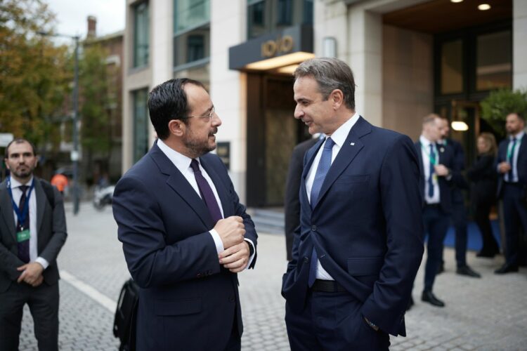 Επικοινωνία Μητσοτάκη – Χριστοδουλίδη ενόψει της συνάντησης με Μπάιντεν