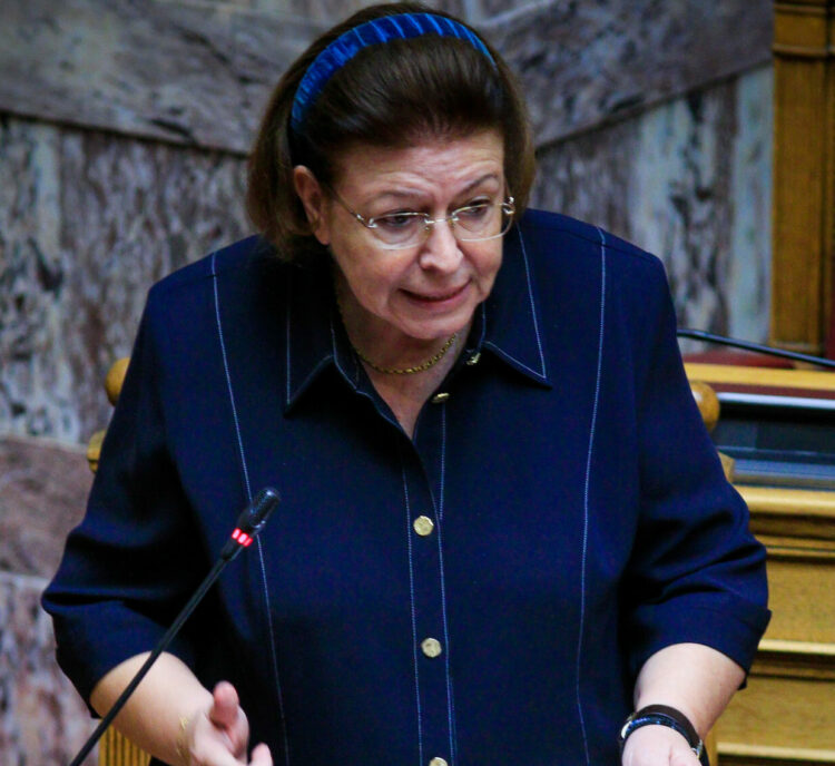 Μενδώνη σε Νικητιάδη: Εγώ επέμεινα για να επιστρέψει στην Κάλυμνο το χάλκινο άγαλμα της Κυράς