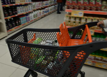 Μάχη κατά της ακρίβειας: Σε λίγες ημέρες τα νέα ταμπελάκια τιμών στα σούπερ μάρκετ με τις πιο φτηνές τιμές