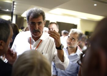 ΣΥΡΙΖΑ: Ο Πολάκης καταγγέλλει τον Κασσελάκη ως ιδιοκτήτη πέντε off shore