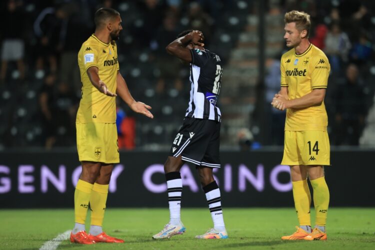 Άρης: Ο «πονοκέφαλος» στην άμυνα και τα εξτρέμ