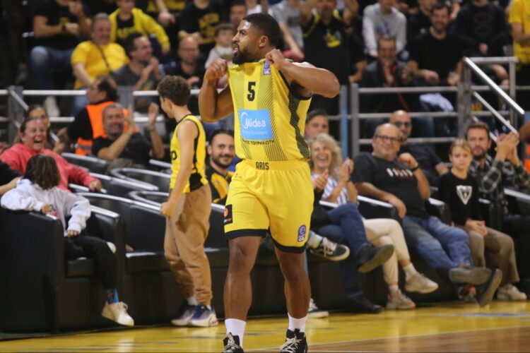 Τρομερός Ντε Τζούλιους και τρίτη σερί νίκη για τον Άρη