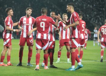 Ο Ολυμπιακός άλωσε την Τούμπα και «έπιασε» Άρη, ΑΕΚ στην κορυφή!