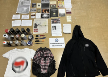 Στη «φάκα» των αρχών 17χρονος για εμπρησμό περιπολικού και κατοχή εκρηκτικών υλών – Συνελήφθησαν και οι γονείς του (photos)