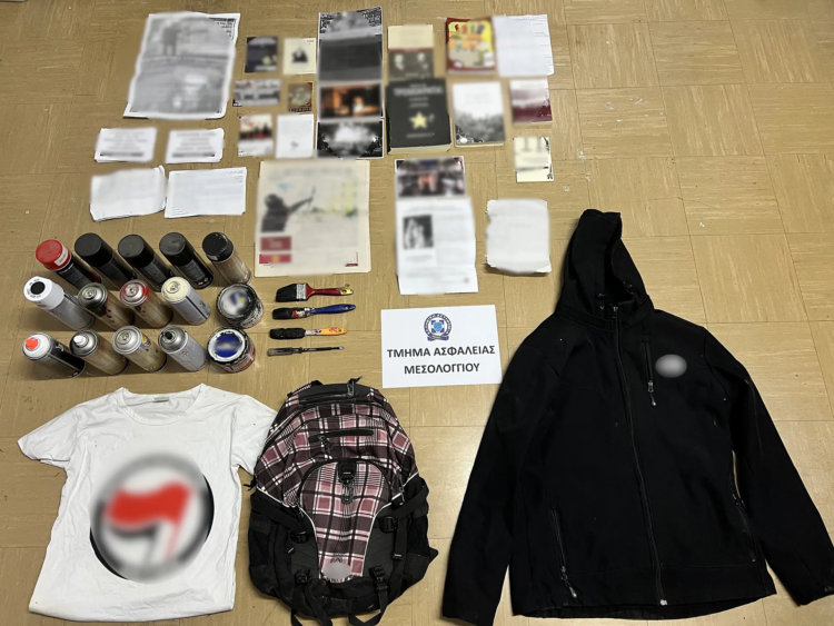 Στη «φάκα» των αρχών 17χρονος για εμπρησμό περιπολικού και κατοχή εκρηκτικών υλών – Συνελήφθησαν και οι γονείς του (photos)