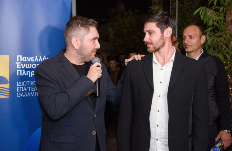 Τελετή βράβευσης από τον Γεώργιο Βάλλη στους Έλληνες «της καρδιάς μας»