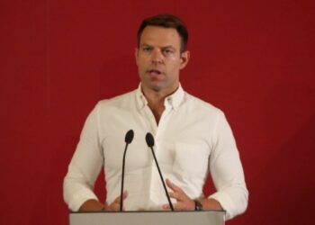 Κασσελάκης: «Αυτή η σαρωτική νίκη δεν έχει πάνω το όνομά μου. Έχει πάνω της γραμμένη τη λέξη Δημοκρατία»